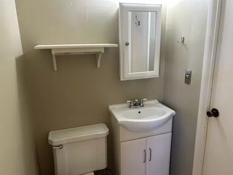 Bath - 1306 Croxton Ave, Bloomington, IL 61701 photo 2 of 2