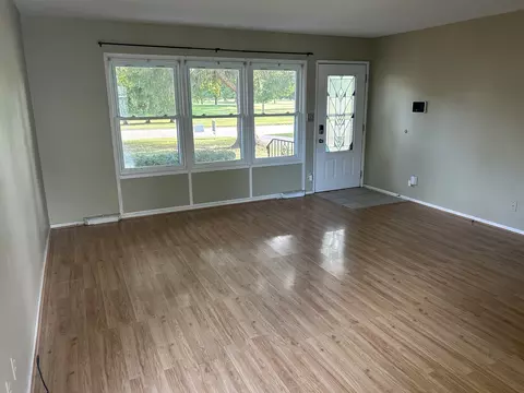 Living - 1306 Croxton Ave, Bloomington, IL 61701 photo 5 of 8