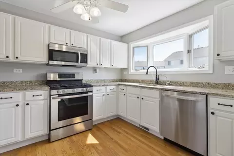 Kitchen - 407 E Willow St #407, Elburn, IL 60119 photo 1 of 2