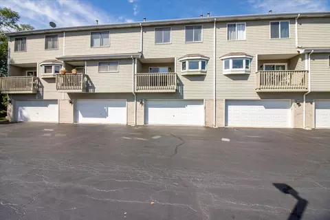Exterior - 407 E Willow St #407, Elburn, IL 60119 photo 4 of 5