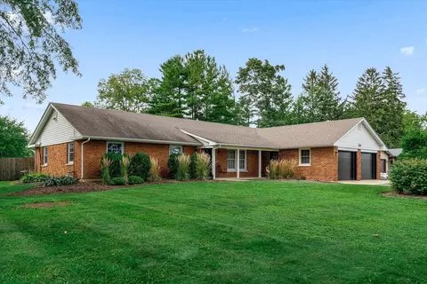 344 Hilltop Dr, North Aurora, IL 60542