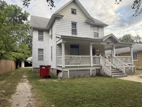 704 W White St, Champaign, IL 61820