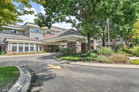 605 Barrington Ave #226, East Dundee, IL 60118