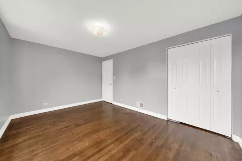Bedroom - 75 E 37th Pl, Chicago, IL 60653 photo 1 of 2