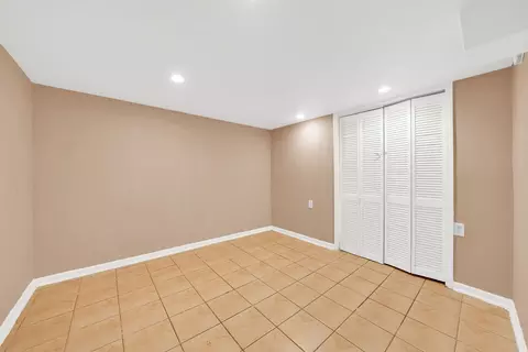 Bedroom - 75 E 37th Pl, Chicago, IL 60653 photo 2 of 2