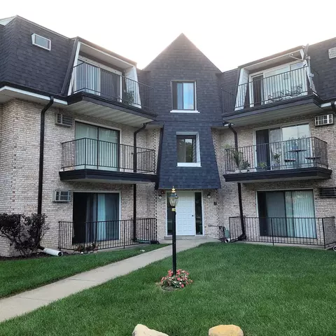 7000 Mather Ave #303, Chicago Ridge, IL 60415