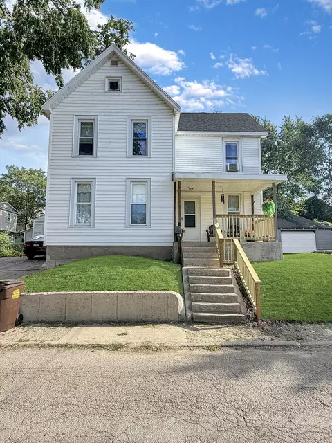 815 W Douglas St, Freeport, IL 61032