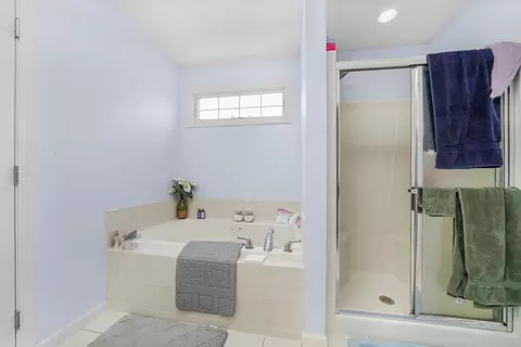 Bath - 2364 Heather Ridge Dr, Normal, IL 61761 photo 2 of 5