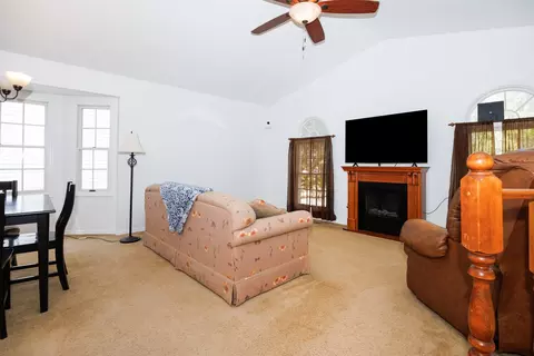 8 Spiria Ct, Bloomington, IL 61701 photo 3