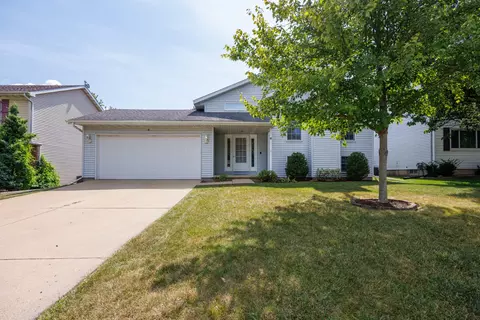 8 Spiria Ct, Bloomington, IL 61701