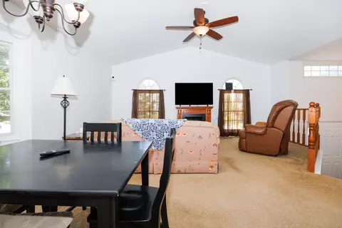 8 Spiria Ct, Bloomington, IL 61701 photo 4