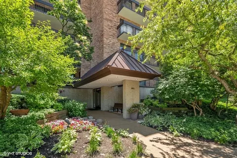 3801 Mission Hills Rd #304, Northbrook, IL 60062