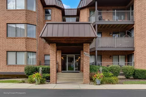 6425 Clarendon Hills Rd #318, Willowbrook, IL 60527
