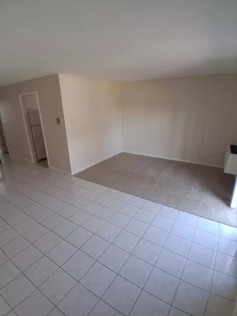 Living - 266 12th St #3B, Wheeling, IL 60090 photo 1 of 2