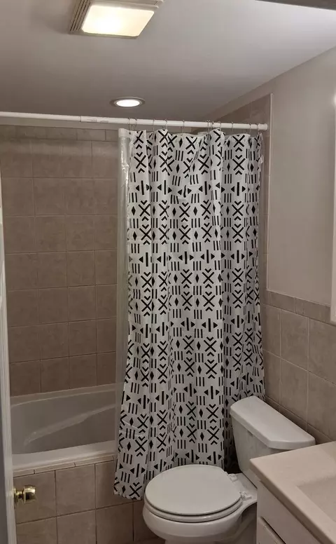Bath - 266 12th St #3B, Wheeling, IL 60090 photo 1 of 1