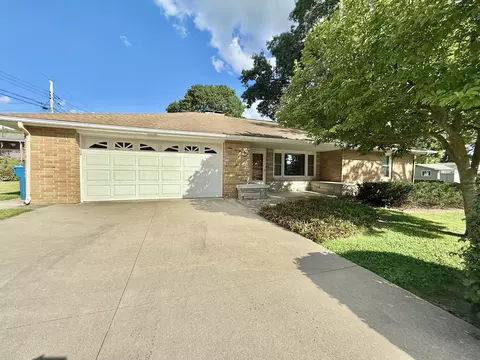 922 Beech Dr, Dixon, IL 61021 photo 2