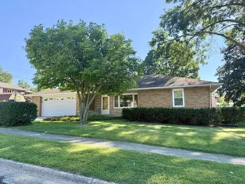 922 Beech Dr, Dixon, IL 61021
