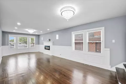 Living - 10135 S Forest Ave, Chicago, IL 60628 photo 3 of 5