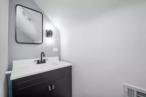 Bath - 10135 S Forest Ave, Chicago, IL 60628 photo 3 of 4