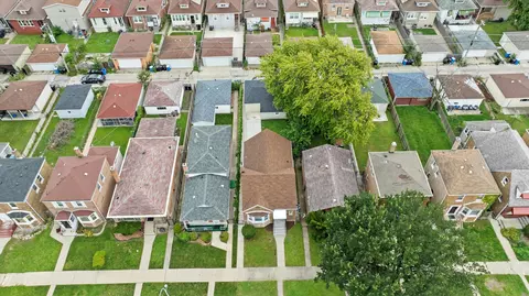 View/Area - 10135 S Forest Ave, Chicago, IL 60628 photo 2 of 5