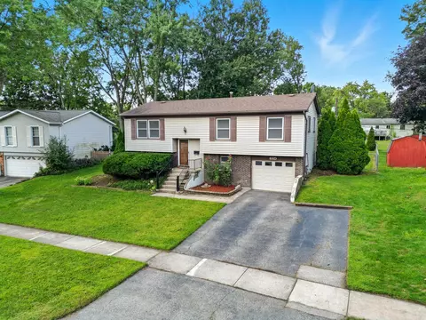 8224 Lindenwood Ln, Woodridge, IL 60517