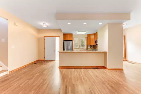 1027 E 61st St, Chicago, IL 60637 photo 3