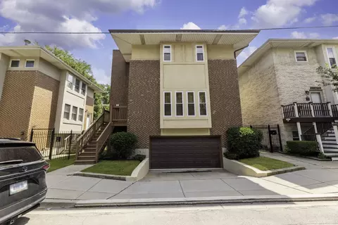 1027 E 61st St, Chicago, IL 60637