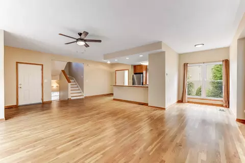 1027 E 61st St, Chicago, IL 60637 photo 2