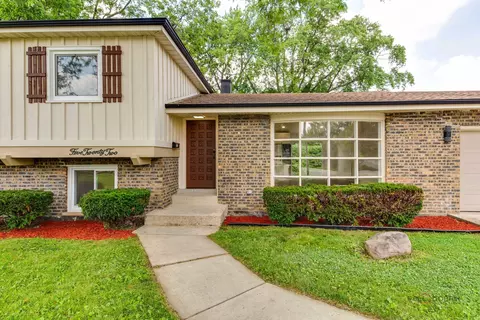 Exterior - 522 N Castle Rd, Addison, IL 60101 photo 3 of 7