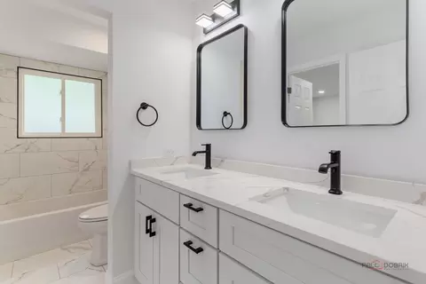 Bath - 522 N Castle Rd, Addison, IL 60101 photo 1 of 4
