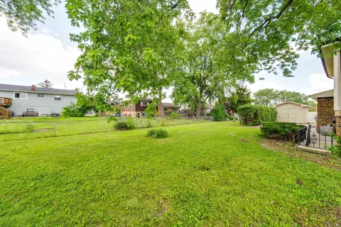 Exterior - 522 N Castle Rd, Addison, IL 60101 photo 6 of 7