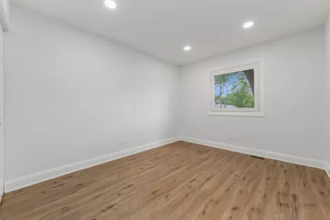 Bedroom - 522 N Castle Rd, Addison, IL 60101 photo 3 of 3
