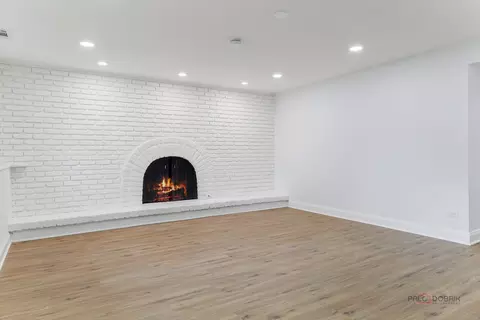 Living - 522 N Castle Rd, Addison, IL 60101 photo 9 of 9