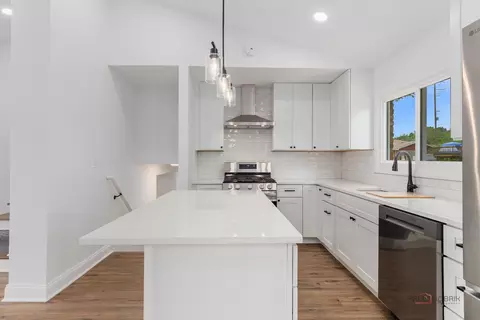 Kitchen - 522 N Castle Rd, Addison, IL 60101 photo 5 of 9