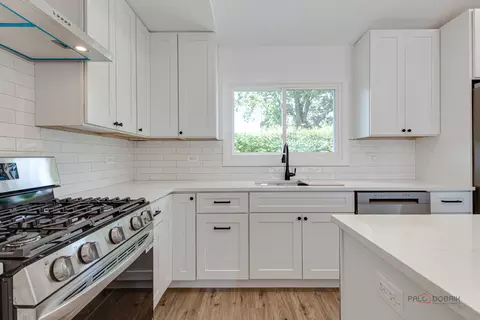 Kitchen - 522 N Castle Rd, Addison, IL 60101 photo 8 of 9