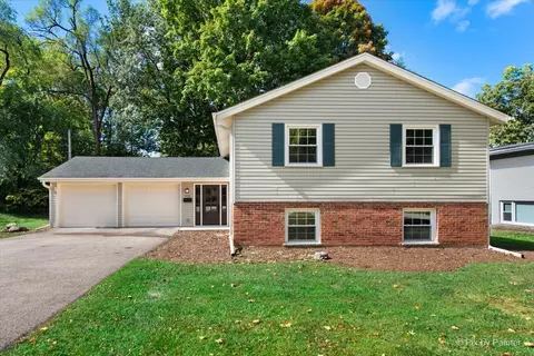 216 Beverly Rd, Barrington, IL 60010