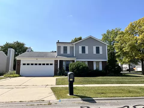 30 Wildwood Dr, Roselle, IL 60172