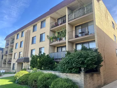 5447 W Lawrence Ave #301, Chicago, IL 60630