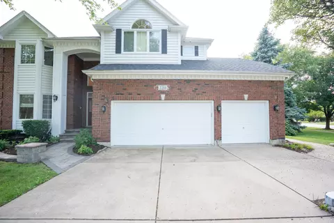 2211 Skylane Dr, Naperville, IL 60564