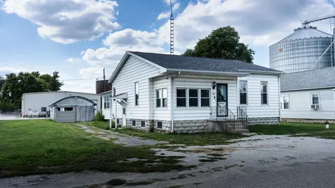 307 Washington St, Graymont, IL 61743