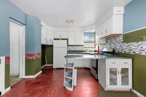 Kitchen - 200 E 11th St, Lockport, IL 60441 photo 6 of 8