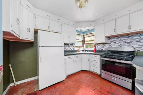 Kitchen - 200 E 11th St, Lockport, IL 60441 photo 8 of 8
