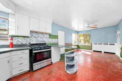 Kitchen - 200 E 11th St, Lockport, IL 60441 photo 5 of 8