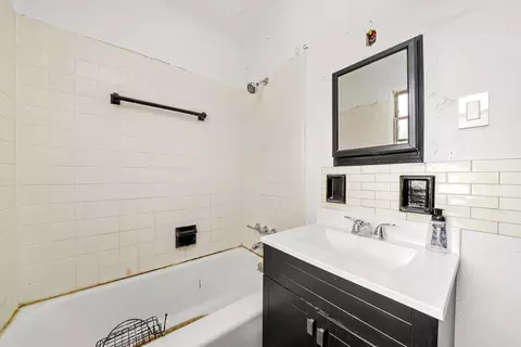 Bath - 200 E 11th St, Lockport, IL 60441 photo 3 of 3