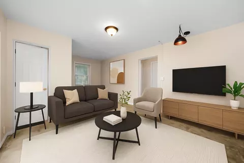 Living - 200 E 11th St, Lockport, IL 60441 photo 1 of 15
