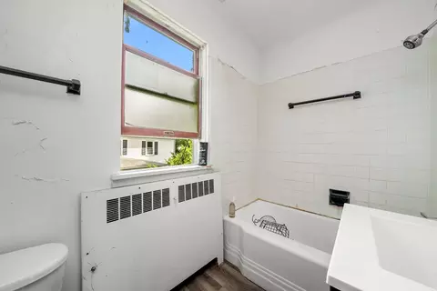 Bath - 200 E 11th St, Lockport, IL 60441 photo 2 of 3