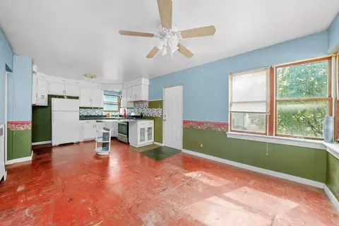 Living - 200 E 11th St, Lockport, IL 60441 photo 10 of 15