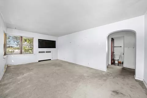 Living - 200 E 11th St, Lockport, IL 60441 photo 13 of 15