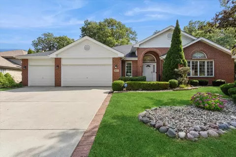 1807 Nottingham Rd, Woodridge, IL 60517