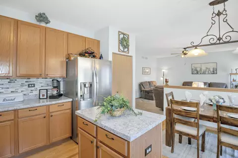 Kitchen - 2919 Discovery Dr, Plainfield, IL 60586 photo 4 of 5